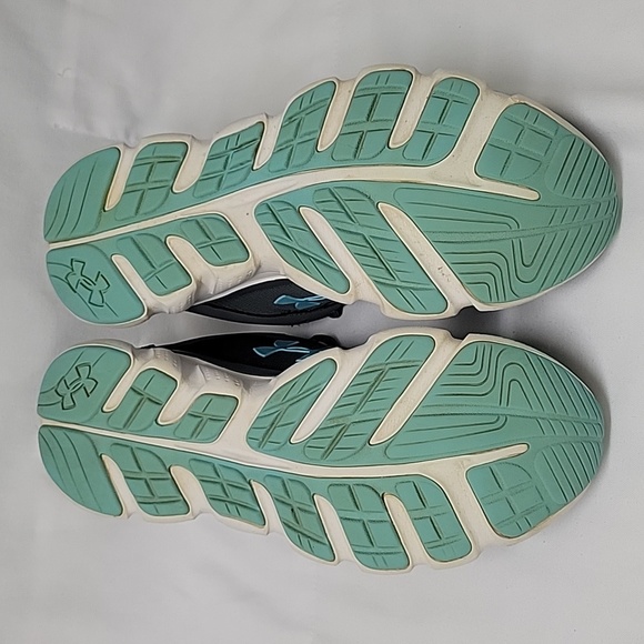 Under Armour Women's Micro G Assert Size 9. Lose material inside left shoe heel - Picture 5 of 13